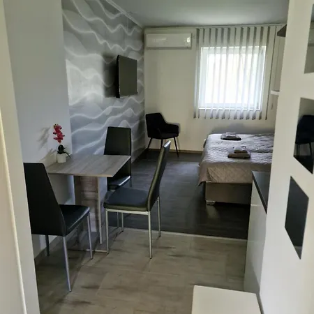 Appartement Tothek Es Rendezvenyterem Bélmegyer