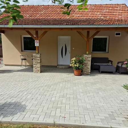 Appartement Tothek Es Rendezvenyterem Bélmegyer