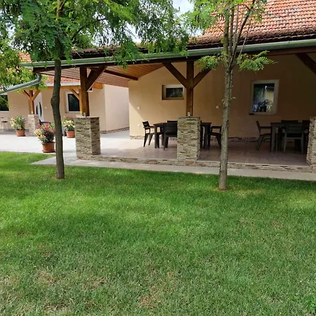 Tothek Es Rendezvenyterem Appartement